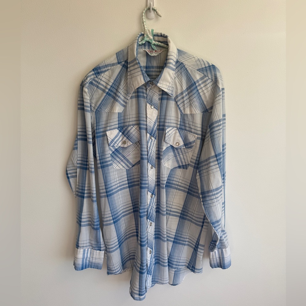 Vintage western pearlized snap closure shirt
Large